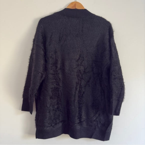 Tahari button down v-neck cardigan with front pockets NWT size: M - Picture 3 of 4